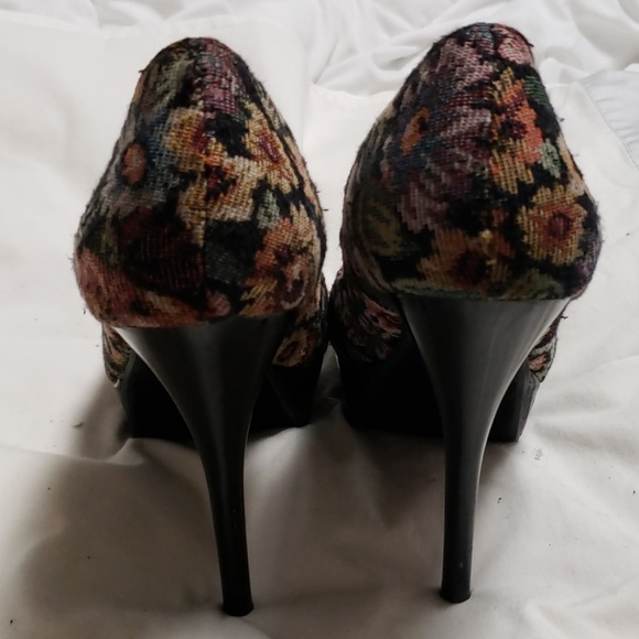 Call It Spring Platform Floral Pumps - Picture 3 of 8
